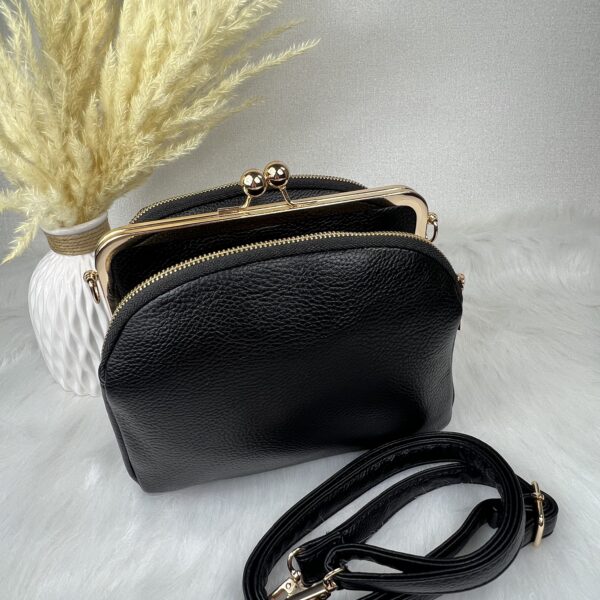 Must retro stiilis metallkinnisega crossbody