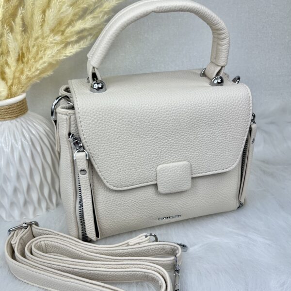 Beež magnetkinnisega kohvrike