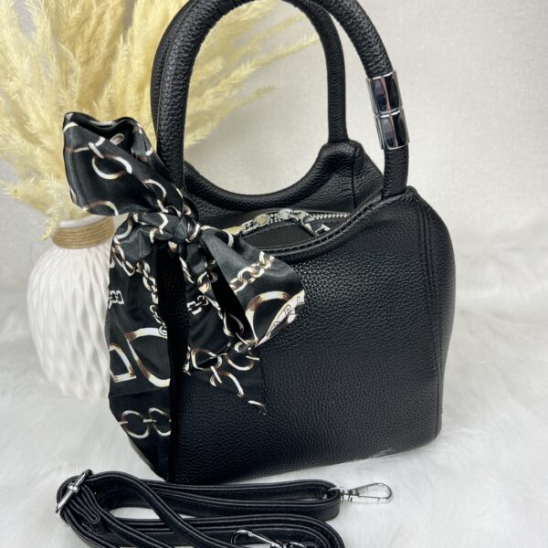 Väike must lipsuga käekott