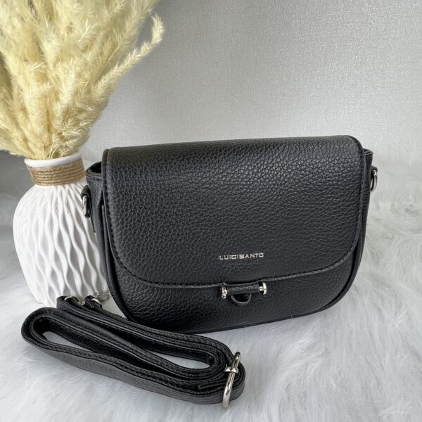 Must magnetkinnisega crossbody
