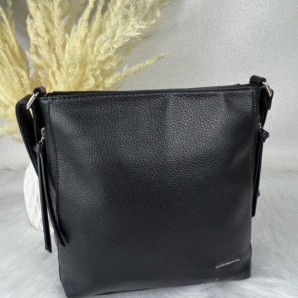 Must naiste crossbody – minimalistlik ja praktiline igapäevaseks kandmiseks